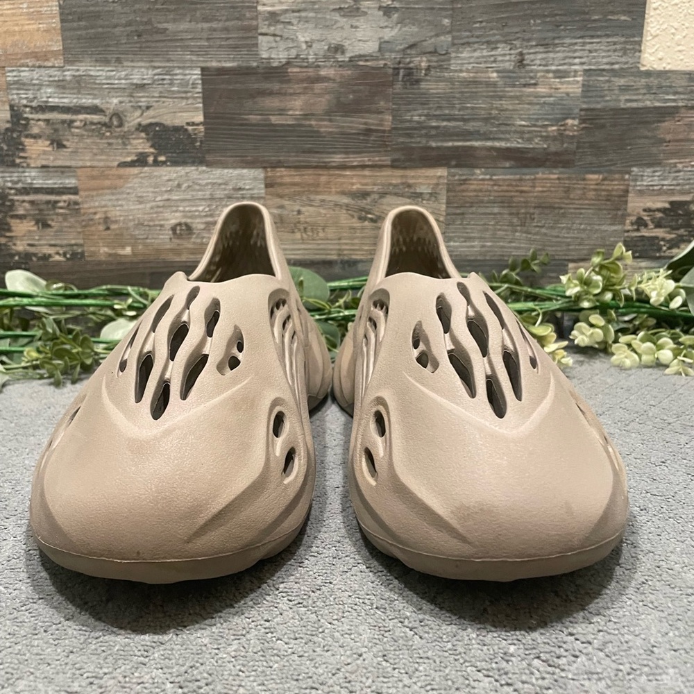 Yeezy Foam Runner “Stone Sage” Size 9 Men’s - Picture 3 of 8